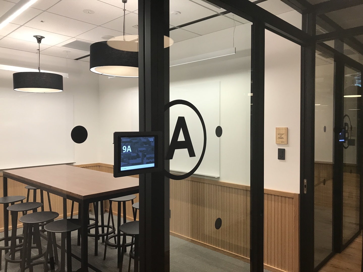 weworkオフィス_会議室